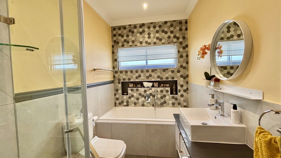 3 Bedroom Property for Sale in Sandown Western Cape